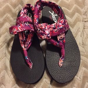 Final Sale/Skechers Sandals